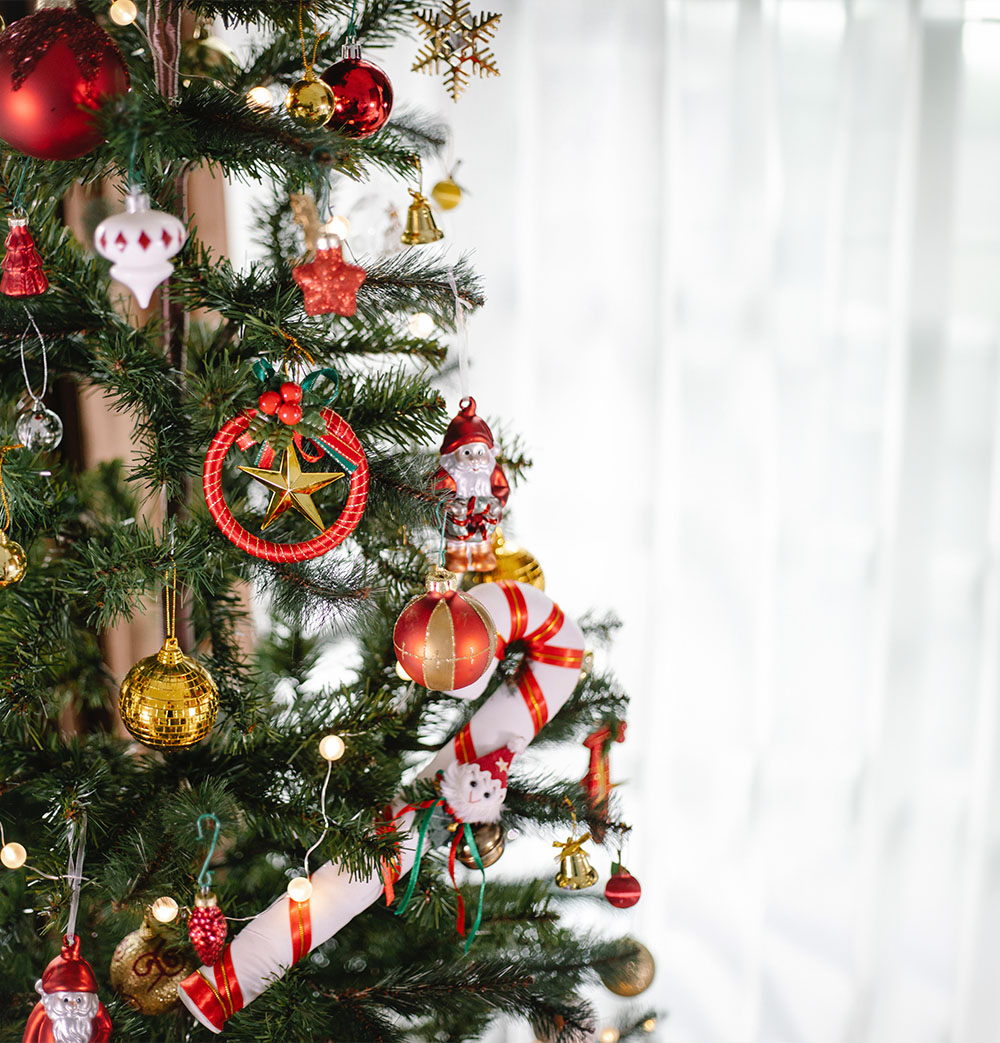 Decorações para a árvore de Natal: bolas, estrelas e pingentes