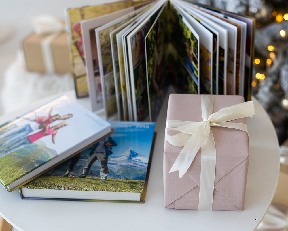 Livro e álbum de fotografias são a prenda ideal para a mulher.